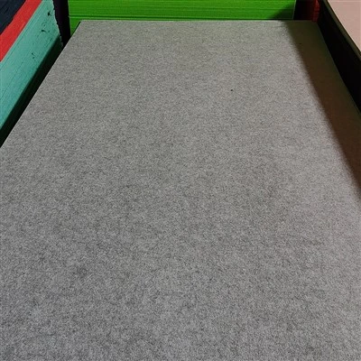 ¿Cómo solicitar una muestra de paneles de fieltro para paredes?